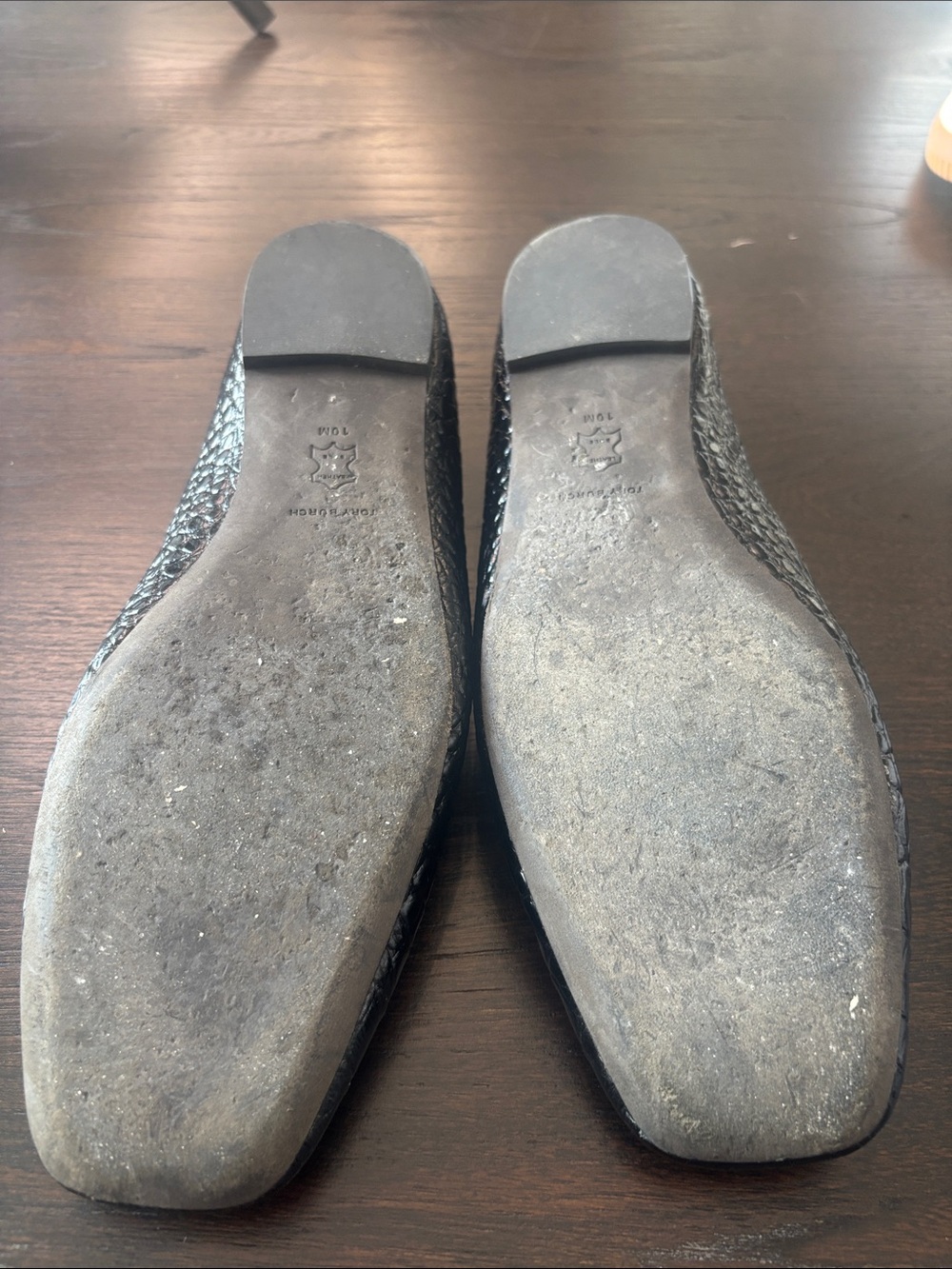 Tory Burch Black Croc-Embossed Logo Square-Toe Flats - Picture 4 of 8
